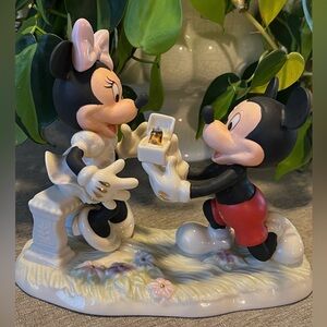 Disney- Lenox "Minnie's Dream Proposal" Porcelain Figurine (NWOT)